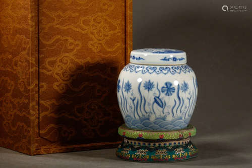 CHINESE BLUE WHITE PORCELAIN JAR