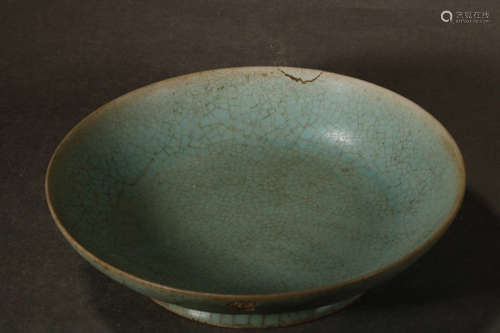 CHINESE CRACKLE GLAZED PORCELAIN PLATE