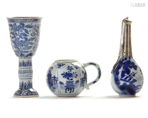 A LOT OF A HINESE BLUE AND WHITE ROSEWATER SPRINKLER, A STEM BEAKER AND SUGAR POT, KANGXI PERIOD (1662-1722)
