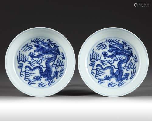 A PAIR OF CHINESE BLUE AND WHITE 'DRAGON' DISHES, TONGHZI SIX CHARACTER MARK