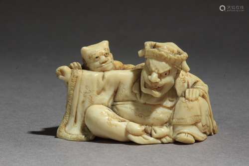 Netsuke japonés mediados siglo XIX.江户时期。坚定的Gyokkosai在LA基地。在大筒形的大理石中，代表着