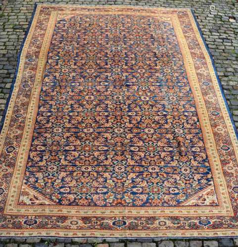 Mahal-Ferrahan地毯（棉经纬，羊毛天鹅绒），波斯中部，约1920年。尺寸：450厘米×320厘米磨损，小事故