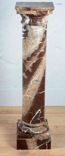 比利牛斯山大理石柱（凡尔赛大理石）。平方英尺和头。小事故。19世纪的作品。尺寸：120厘米 x 30厘米 x 30厘米
