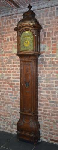 18世纪末的橡木镶木雕钟。机芯由马丁签给胡伊。列日地区工作。未被选中的机制。高：310厘米