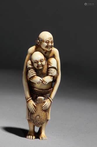 Netsuke japonés mediados siglo XIX.明治时期。坚定的小月在后半部分。在大理石卷轴上代表着两个捕猎者