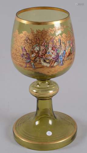 大型绿色玻璃杯，绘有神话中矮人表演其国王坐在蜗牛上的图案。德国作品，19世纪末/20世纪初。高：35.5厘米