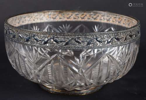 VAL-SAINT-LAMBERT，半透明切割杯，顶部和底部有银色雉鸡楣带 H:11,50 cm 顶部直径：23 cm。