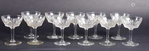 VAL-SAINT-LAMBERT，十一（11）个水晶香槟杯，架子上高：12.50厘米 直径高：9.50厘米。