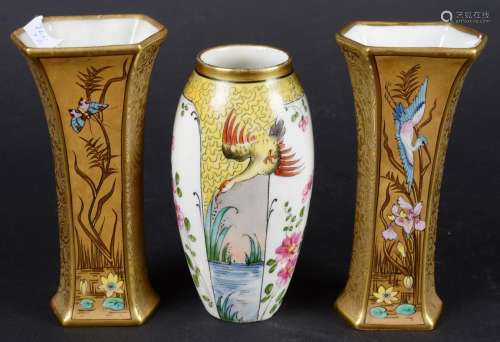 法国瓷器，Limoge和JJP，三只装饰艺术风格的花瓶（包括一对），装饰有鸟类、花卉和蝴蝶，底部有签名，轻微磨损和撕裂高：13.50厘米
