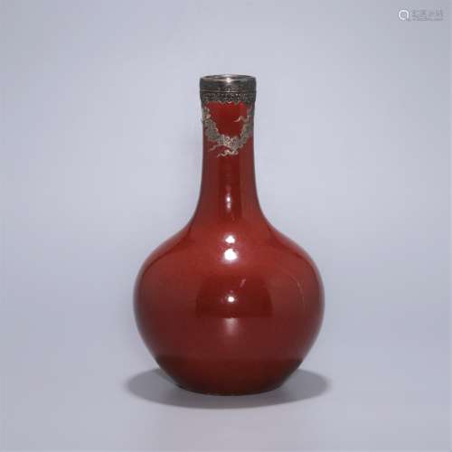 清 红釉天球瓶