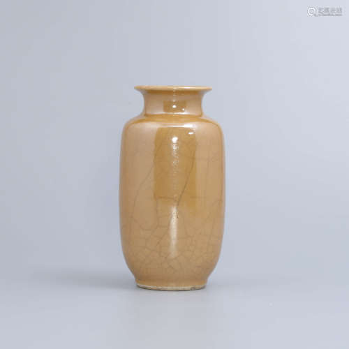 米黄釉灯笼瓶