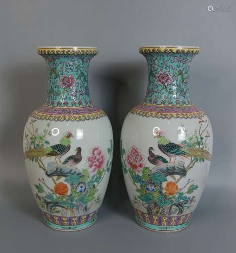 Art Porcelain Factory Exhibition in 1970s, A Pair of Birds Painting Famille Rose Glaze Porcelain Vases