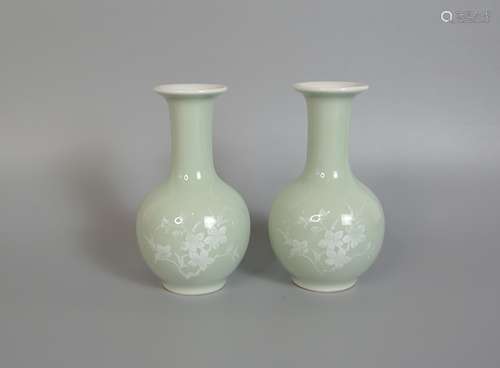 Jianguo Porcelain Factory For Offical Use in 1970s, A Pair of Flowers Painting Yellowish Pea Green Glaze Porcelain Vases