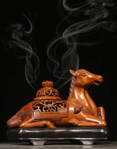 Chinese Box Twig Hand Carving Horse Ornament (Red Sandalwood Bottom)