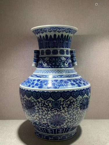 Qing Dynasty, Qian Long Blue and White Twine Pattern Porcelain Vase with handles