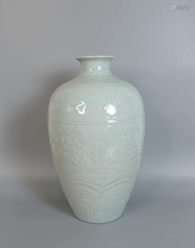 Jianguo Porcelain Factory Exhibition During 1960-1970, Flowers Painting Misty Blue Glaze Porcelain Vase