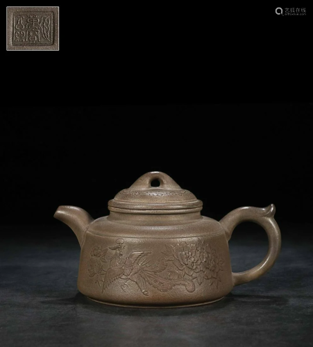 BELL FORM TEAPOT WITH 'WAN BAO' INSCRIBED