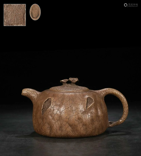 TEAPOT WITH HUANG YU LIN INSCRIBED