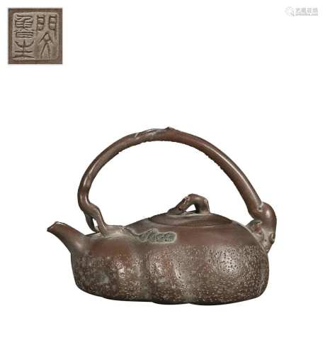STUMP FORM TEAPOT WITH 'MIN LU SHENG' INSCRIBED