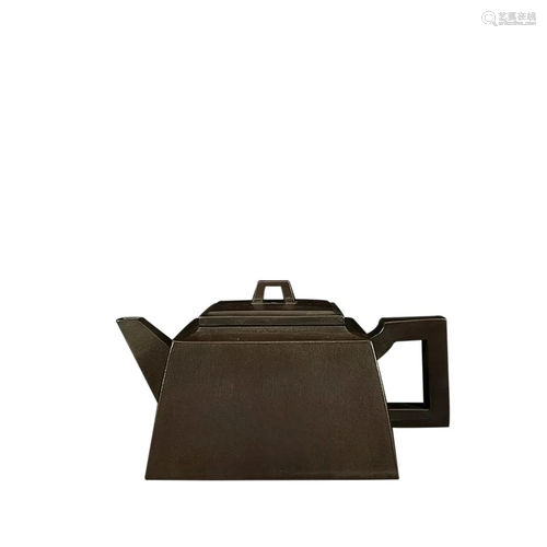 SQUARE TEAPOT WITH 'YANG XIAN CHEN XIN QING' INSCRIBED