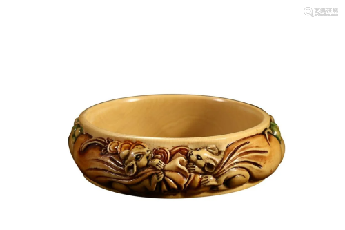 RARE MATERIAL BANGLE CARVED WITH MOUSES