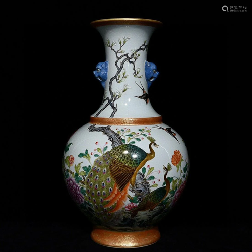 FAMILLE ROSE 'PEACOCK' VASE