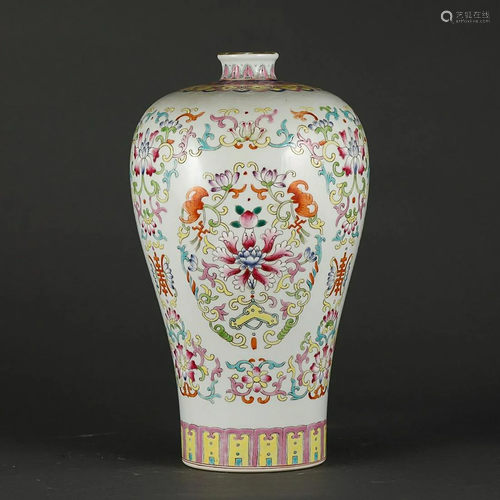 FAMILLE ROSE 'FLORAL' VASE