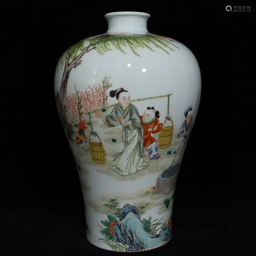 FAMILLE ROSE 'FIGURE' MEIPING VASE