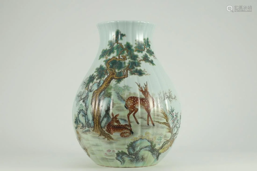 FAMILLE ROSE 'DEER AND PINE TREE' VASE WITH FLUTED