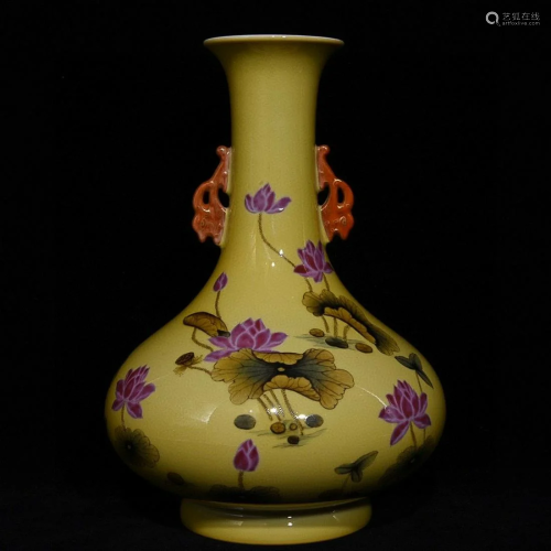 YELLOW GROUND FAMILLE ROSE 'LOTUS' VASE WITH HANDLES