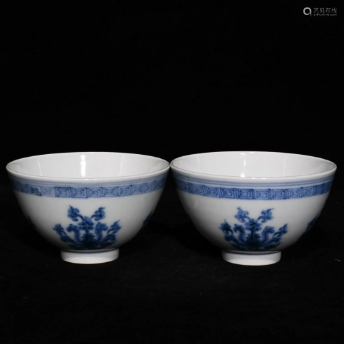 BLUE & WHITE 'FLORAL' CUP