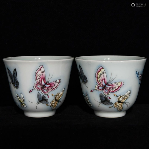 FAMILLE ROSE 'BUTTERFLY' CUP