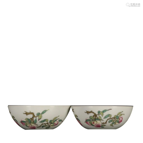 PAIR OF FAMILLE ROSE 'FRUIT' CUPS
