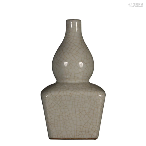 GE GLAZED DOUBLE-GOURD VASE