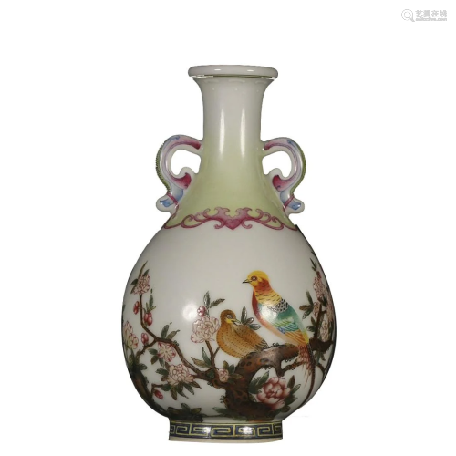 FAMILLE ROSE 'BIRD AND FLORAL' VASE WITH HANDLES
