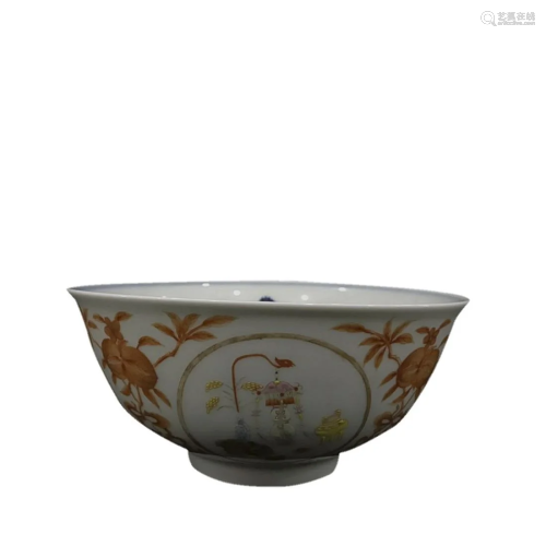 BLUE & WHITE AND FAMILLE ROSE 'FLORAL' BOWL