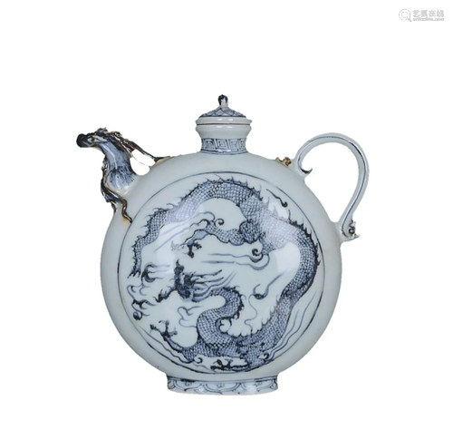 BLUE & WHITE 'DRAGON' FLAT EWER