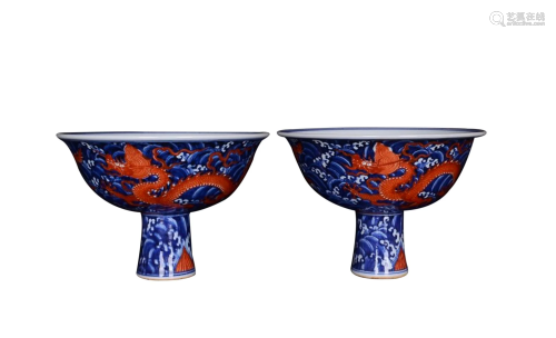PAIR OF BLUE & WHITE AND IRON-RED 'DRAGON' HIGH FOOT