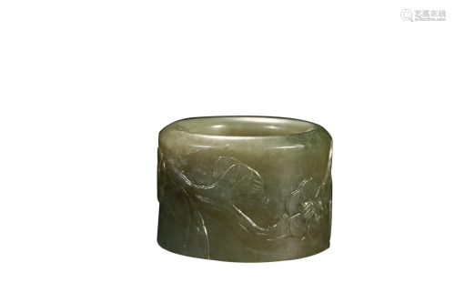 HETIAN JADE THUMB RING CARVED WITH FLORAL