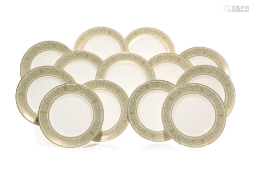 THIRTEEN ROYAL DOULTON PORCELAIN DINNER PLATES