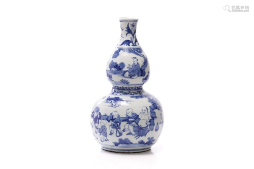 TRANSITIONAL BLUE & WHITE DOUBLE GOURD VASE