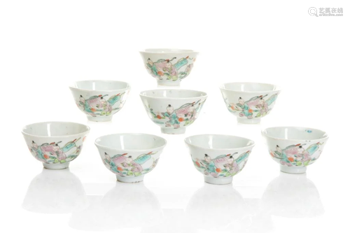 SET OF EIGHT FAMILLE ROSE PORCELAIN BOWLS