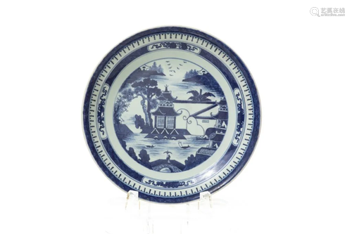 CHINESE EXPORT BLUE & WHITE PORCELAIN DISH