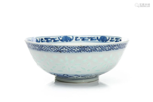 CHINESE BLUE & WHITE PORCELAIN PIERCED RICE BOWL