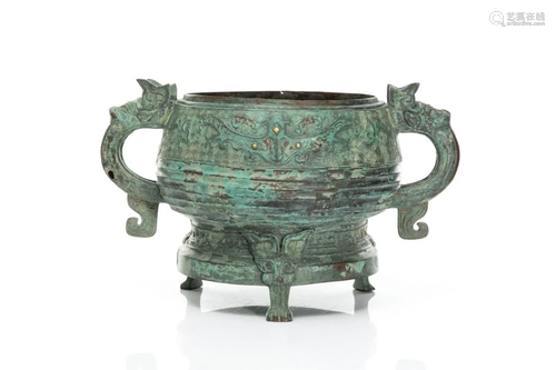 CHINESE ARCHAISTIC ZHOU STYLE BRONZE GUI VESSEL