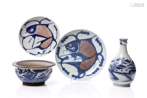 FOUR CHINESE BLUE & WHITE PORCELAIN ITEMS