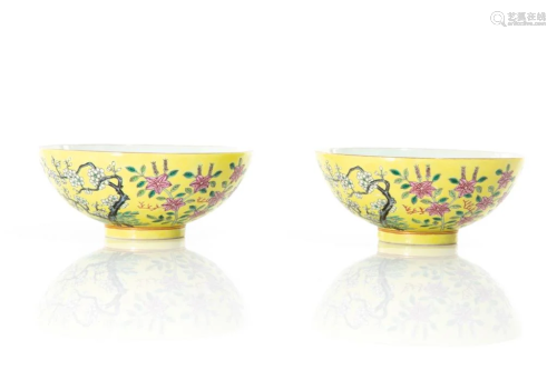 PAIR OF YELLOW GROUND FAMILLE ROSE BOWLS