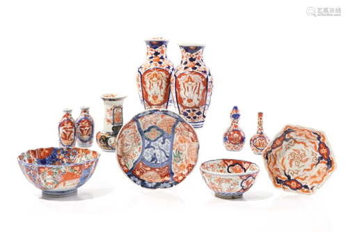 GROUP OF SMALL JAPANESE IMARI PORCELAIN