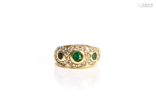 GOLD AND EMERALD RING, 8g