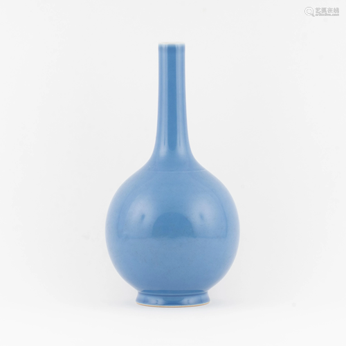 CHINESE SKY BLUE GLAZED MONOCHROME BOTTLE VASE